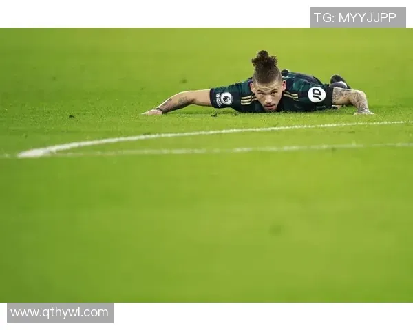 为什么百家乐的“看牌”动作（眯牌）是亚洲玩家最爱的仪式？（亚洲玩家为何独爱百家乐的“眯牌”仪式？）